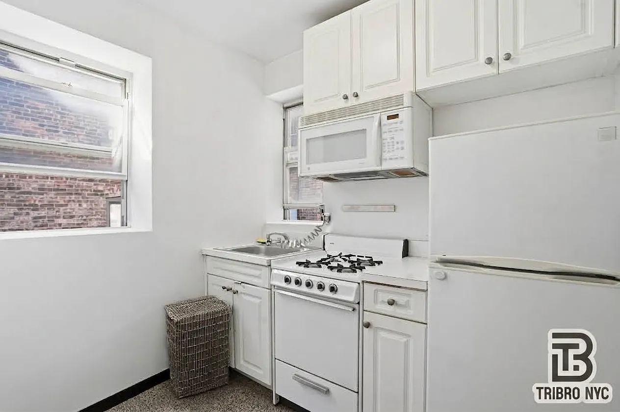 403 East 77th Street — Photo 2