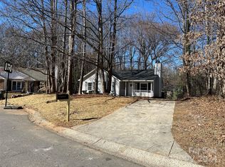 907 Balvenie Ct, Charlotte, NC 28215