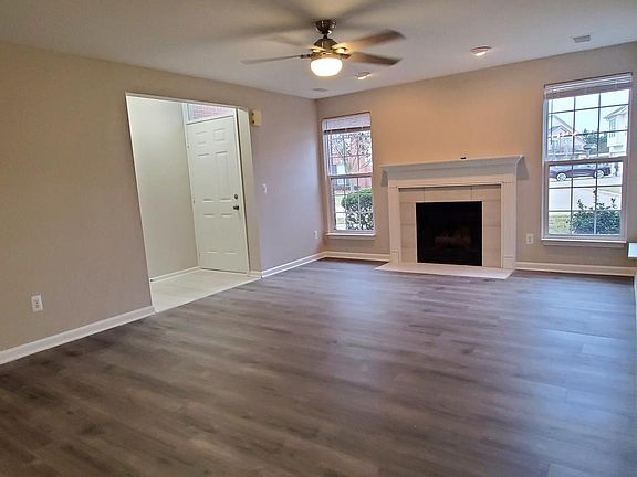 2nd image of 44346 Lakepointe Dr