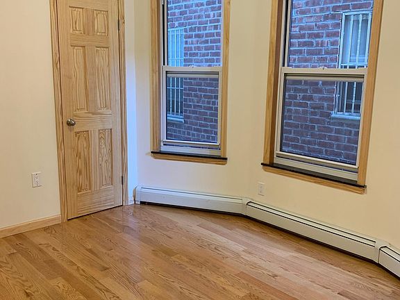 4th image of 203 Bay 25th St #1