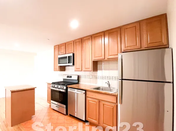 28-21 Astoria Boulevard image 4 of 15