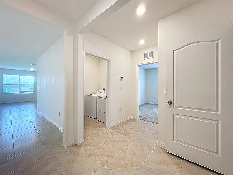 1043 Cascade Dr — Photo 15