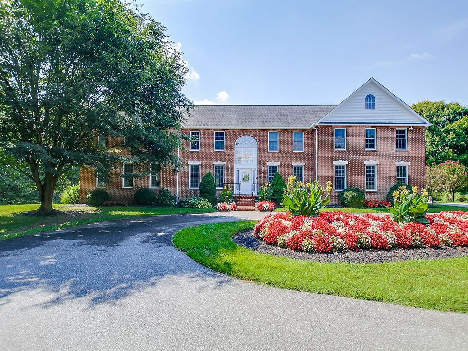 Front with circular drive