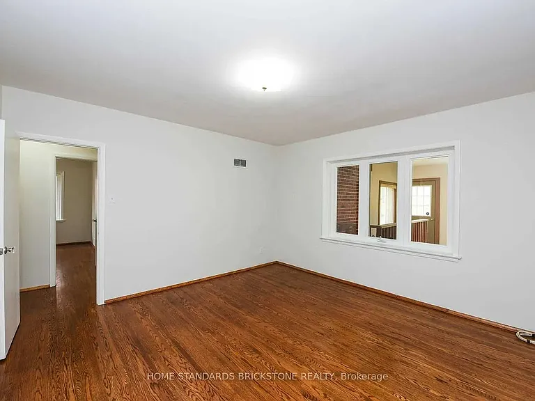 90 Centre Ave — Photo 15