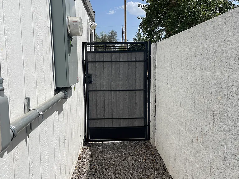 3120 W Surrey Ave — Photo 14