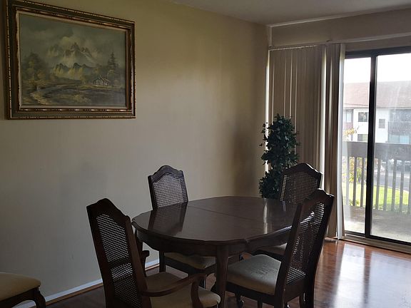 3rd image of 808 Stratford Dr