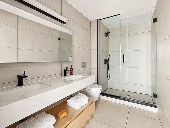 5th image of 179 20th St #2A