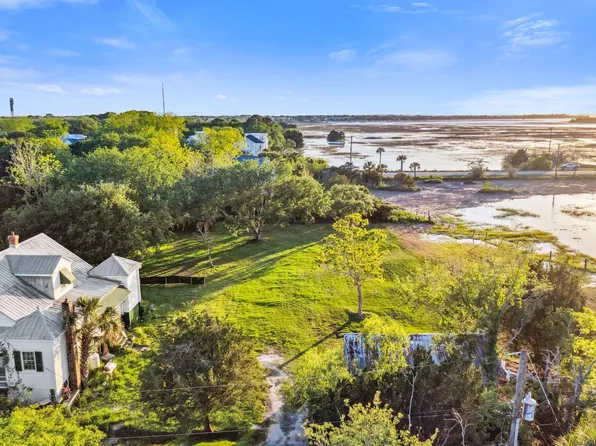 2298 Raven Dr, Sullivans Island, SC 29482