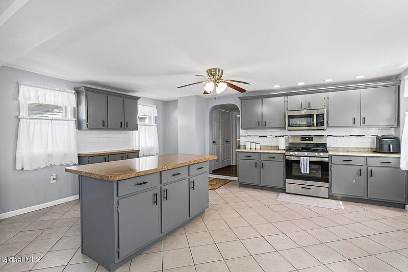 3rd image of 1321 Helderberg Avenue