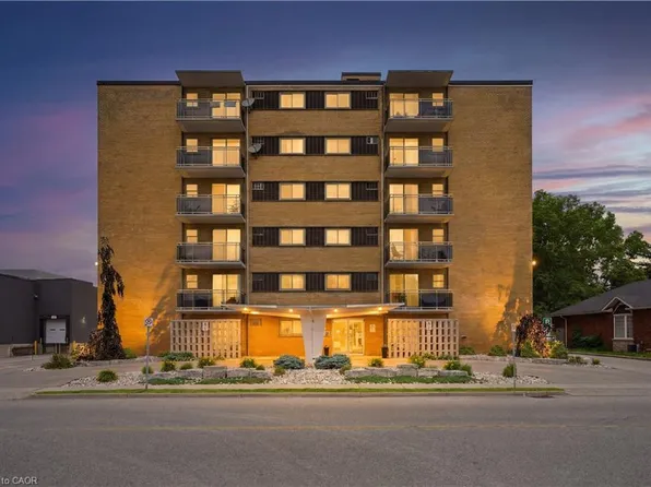 87 Saint George St #403, Brantford, ON N3R 1V5