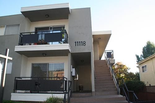 1st image of 11118 Moorpark St APT 206