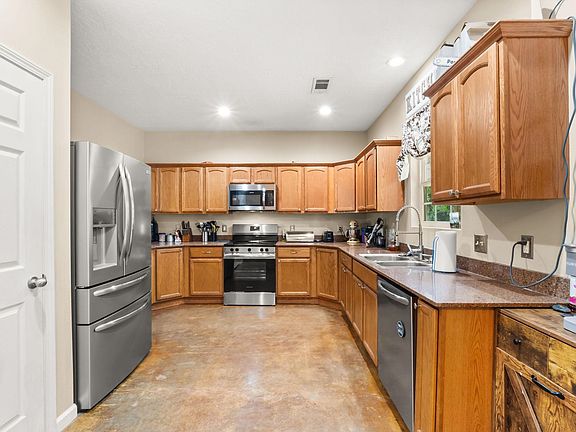 5th image of 710 S Division St