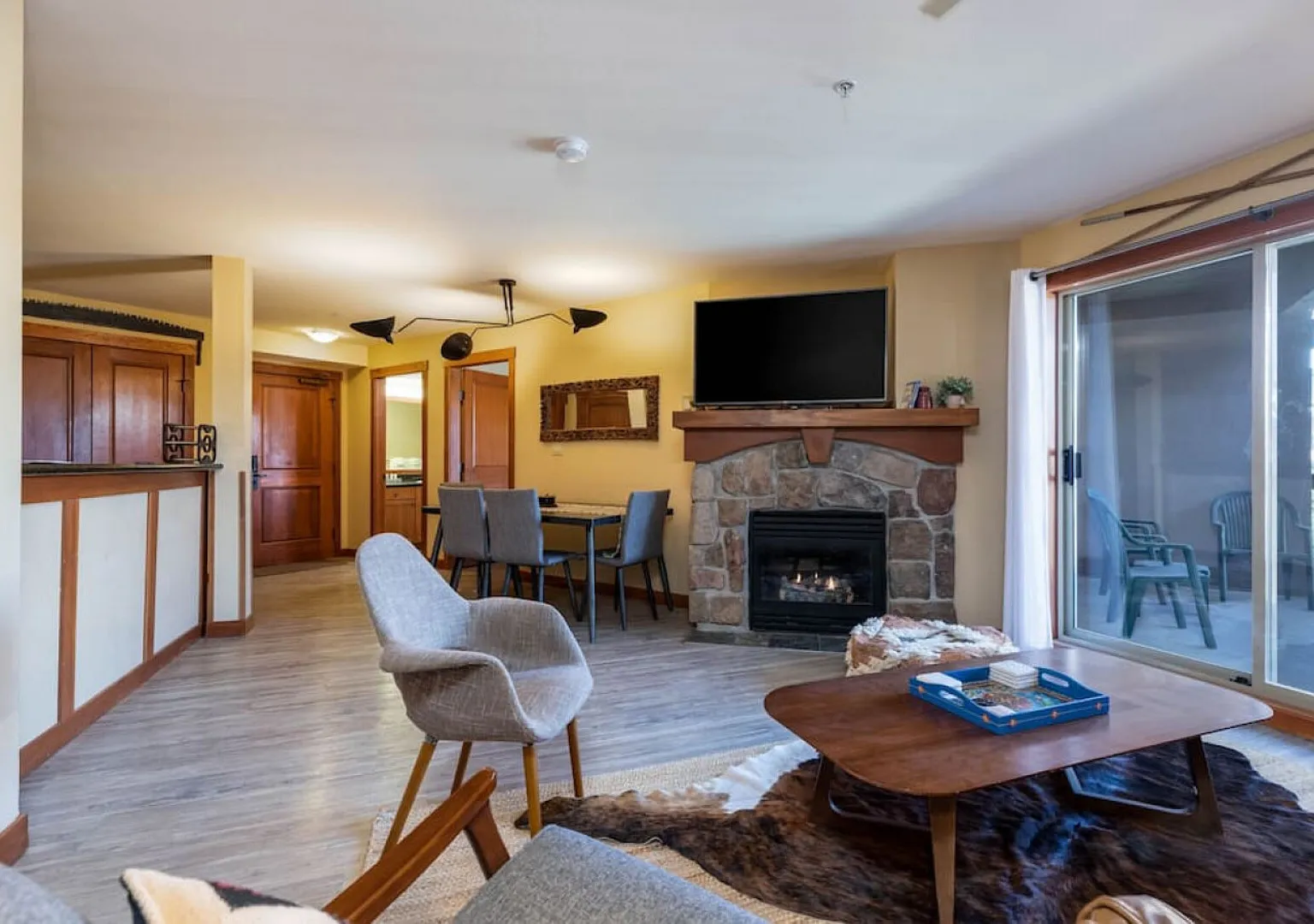 Ski in/out,Pool,Hot Tub,Pool Table - Resort View! — Photo 2