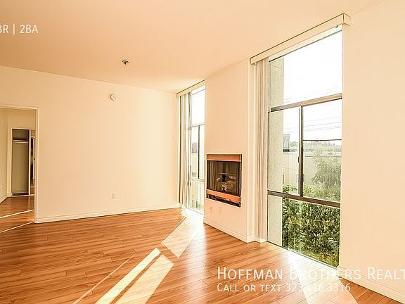 3rd image of 125 N Doheny Dr APT 403