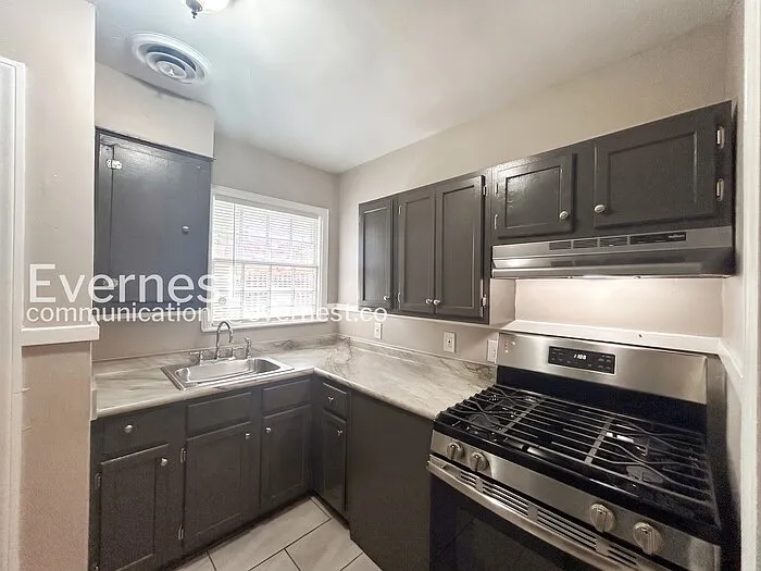 3376 Spottswood Ave — Photo 7