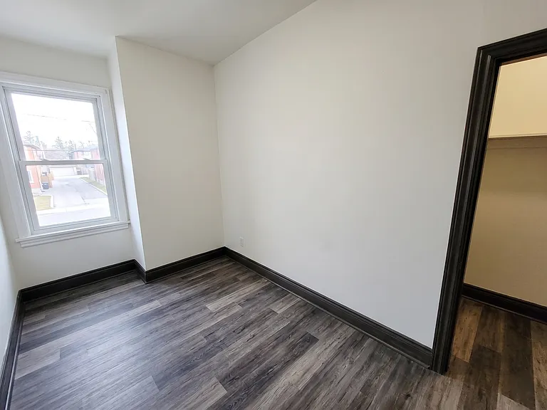 970 King St E #1 — Photo 7