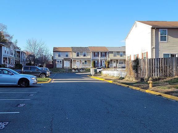 Exterior Neighborhood (street photo)