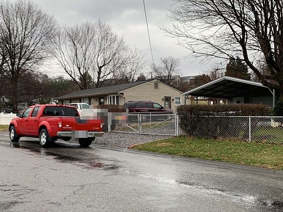 2nd image of 746 Haven St