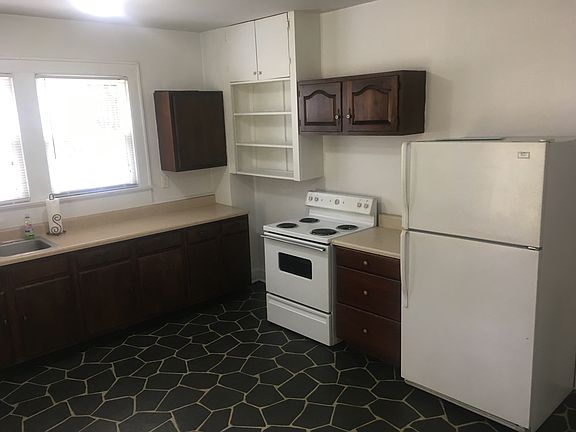 Large Eat-In Kitchen