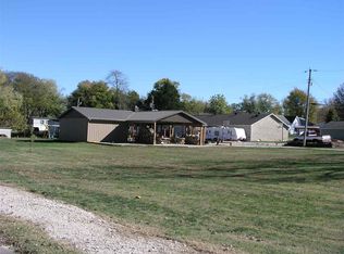 208 N 3rd St, Mitchell, IN 47446