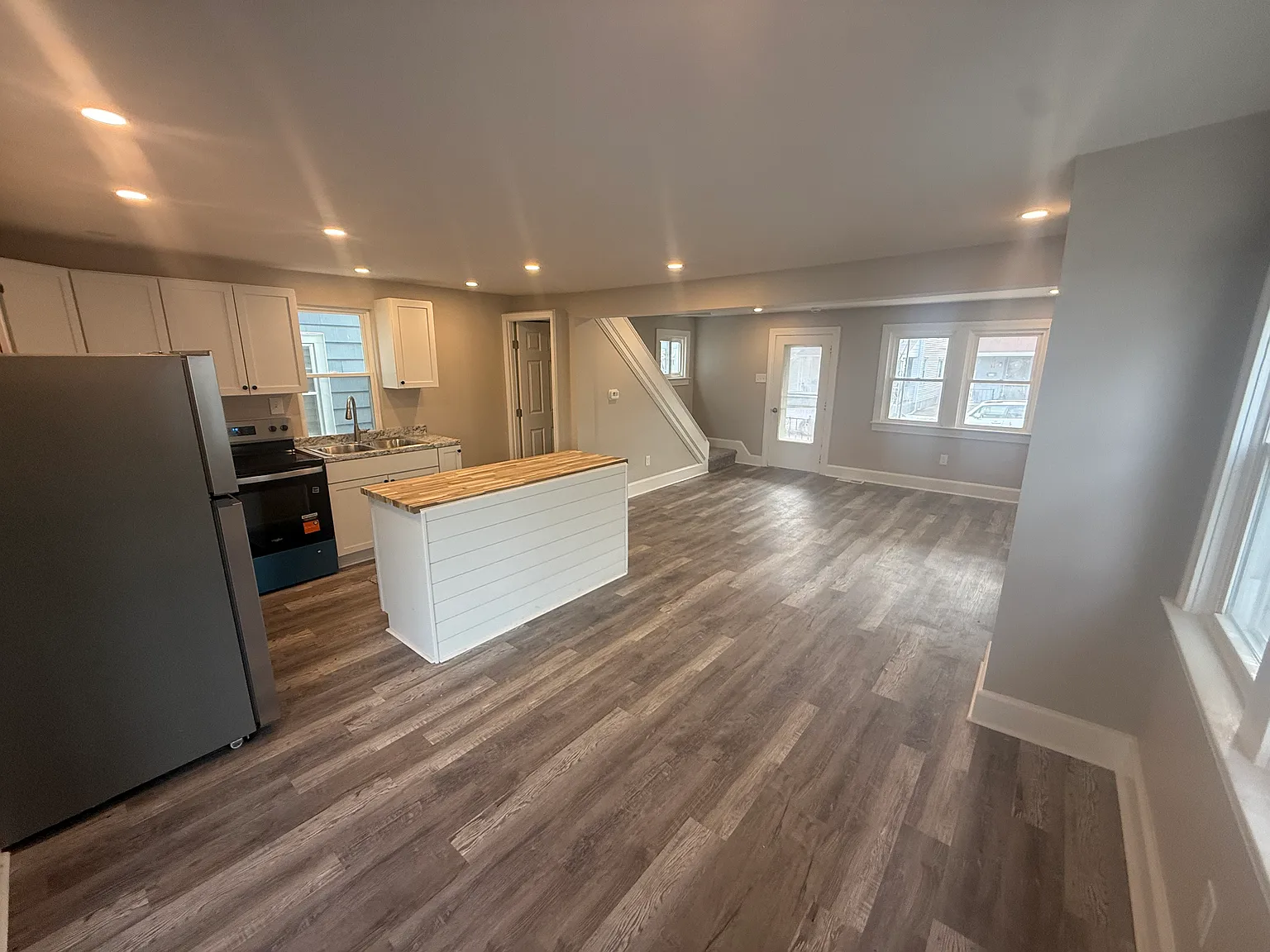 3 bed, 936 sqft, $1,750 — Photo 2