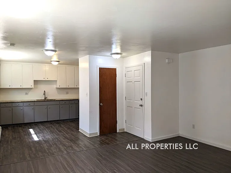 919 3rd St #2 — Photo 10