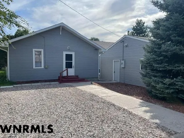 327 W 11th St, Bayard, NE 69334