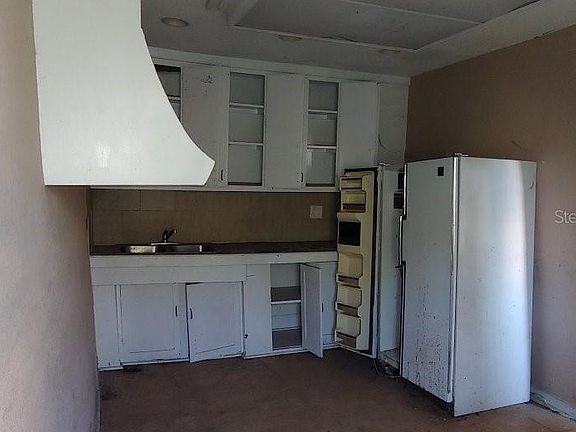 3rd image of 2239 Weber St