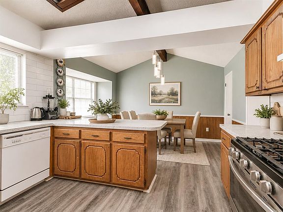 4th image of 8104 Westwood Cir