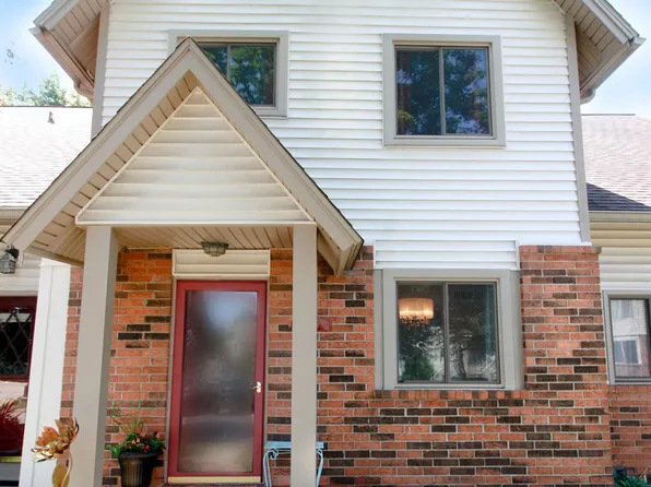 7300 Bluewater Dr APT 110, Clarkston, MI 48348
