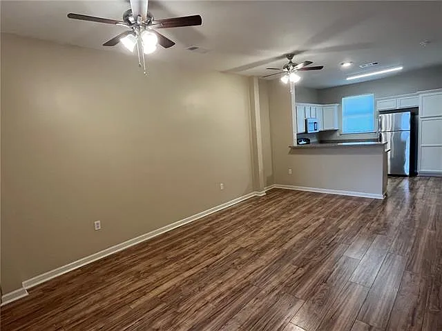 3 bed, 2.0 bath, 1160 sqft, $1,600 — Photo 2