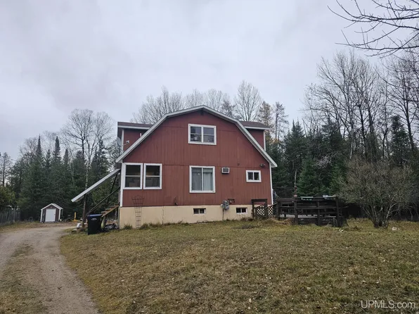 1315 N 15th St, Gladstone, MI 49837