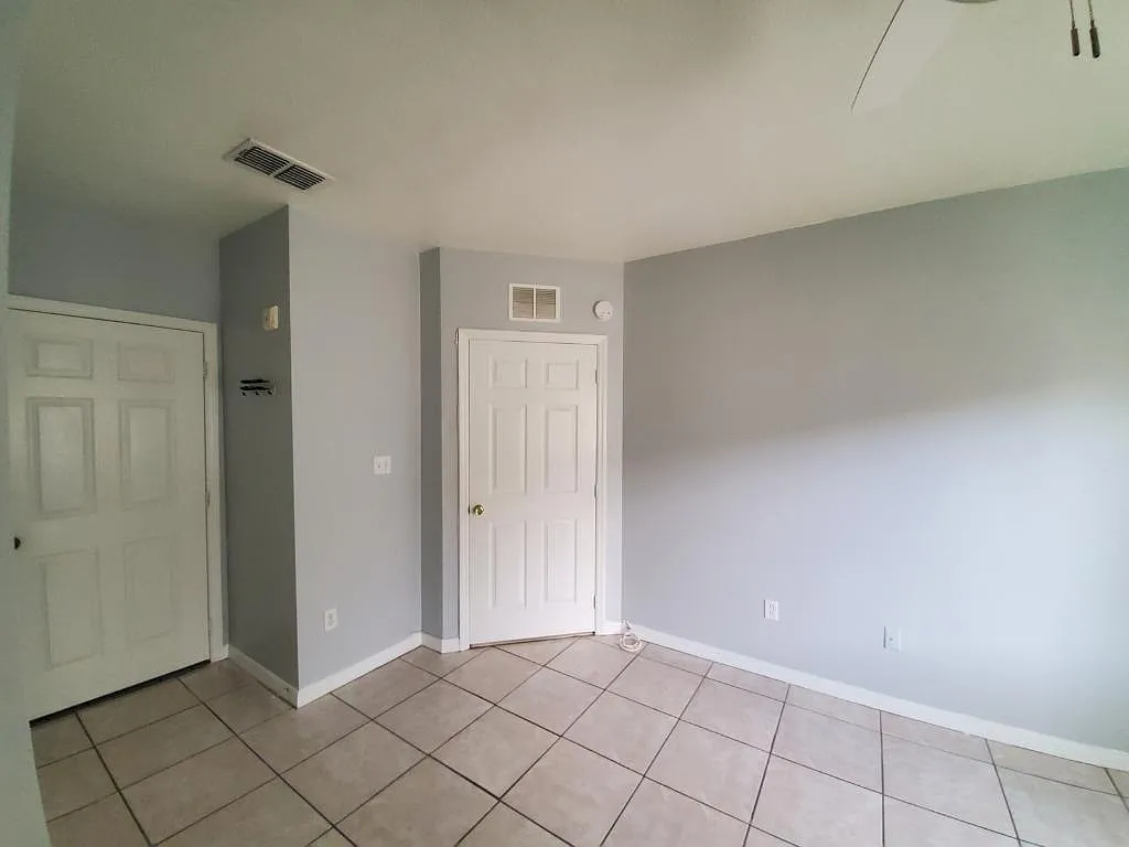 3 bed, 1200 sqft, $1,600 — Photo 3
