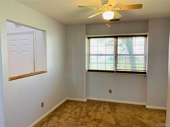 4th image of 25 Woodlake Dr