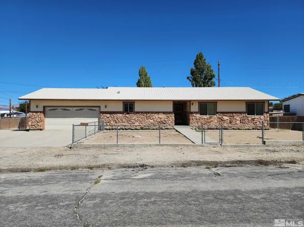 220 J St, Hawthorne, NV 89415