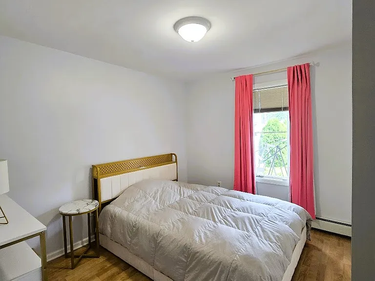 592 Forest St #1 — Photo 8