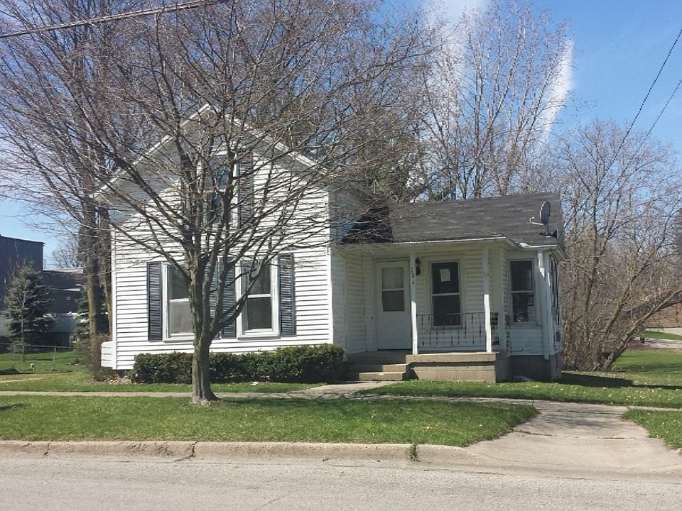 1st image of 131 N Lake St SE