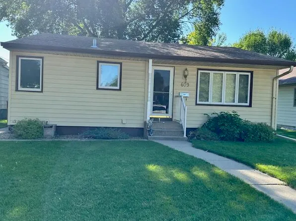 609 Penn St N, Aberdeen, SD 57401