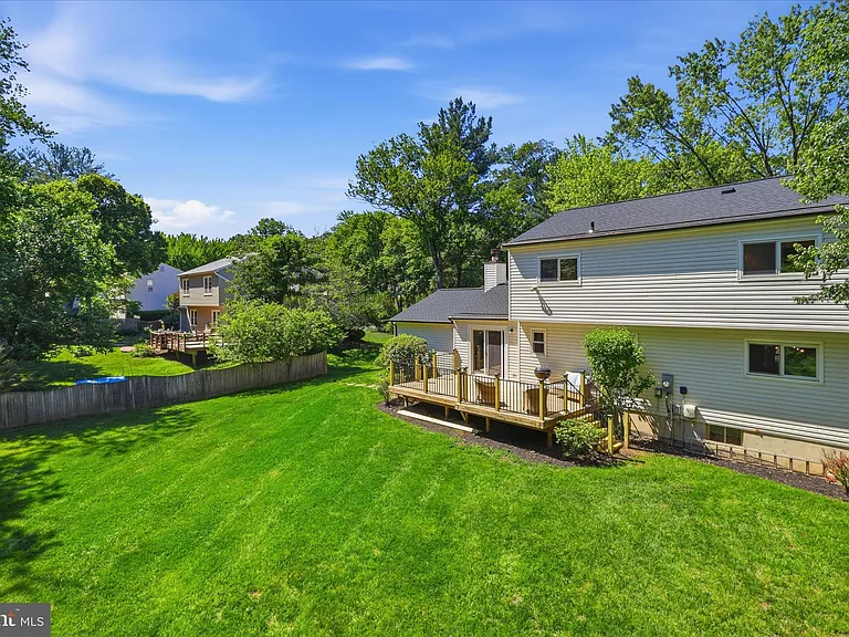 2412 Rosedown Dr — Photo 32