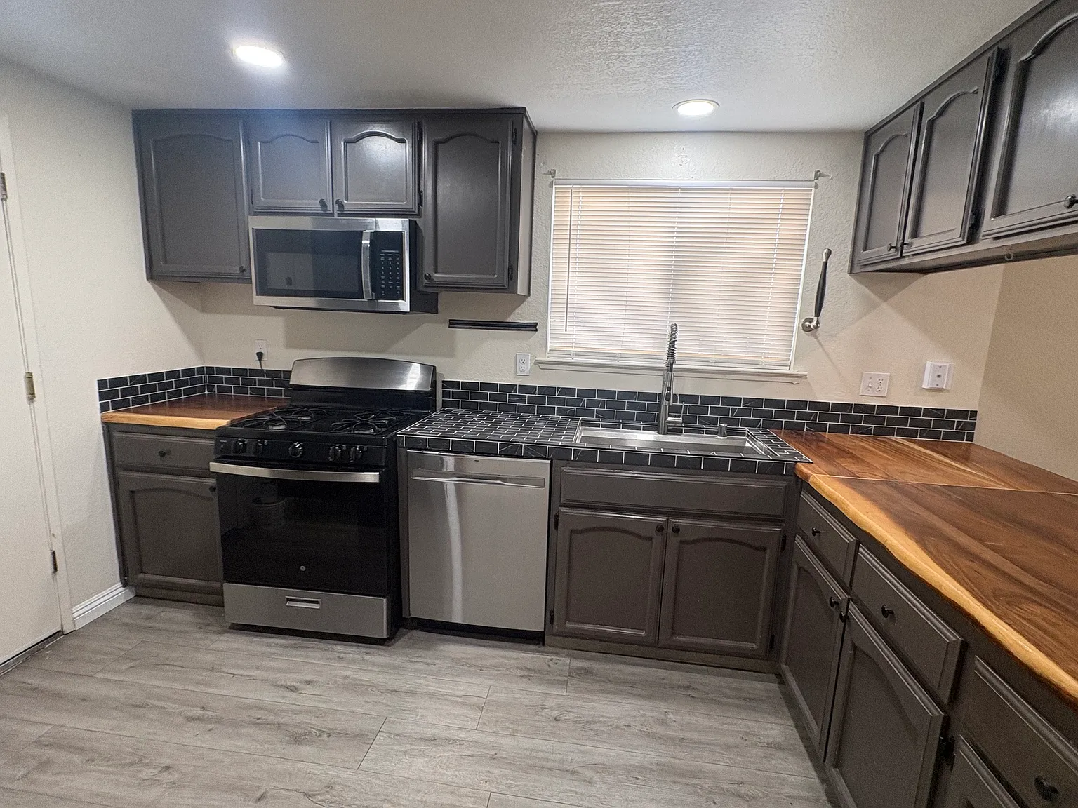 3 bed, 1444 sqft, $2,650 — Photo 4
