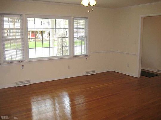 4th image of 304 Dominion Dr