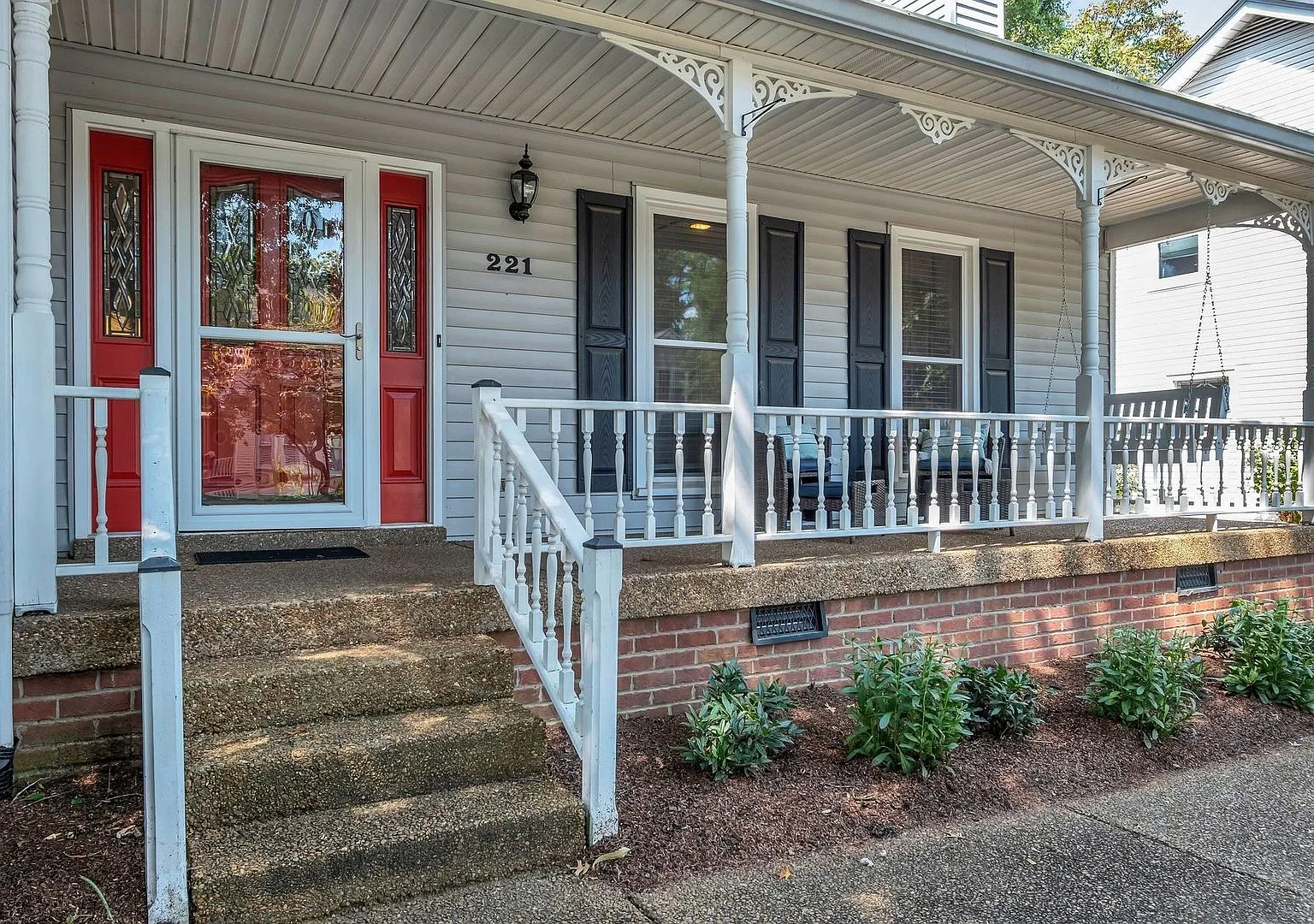 3 Bedroom Home (4th bed option) with 2 Car Garage in Downtown Franklin — Photo 3
