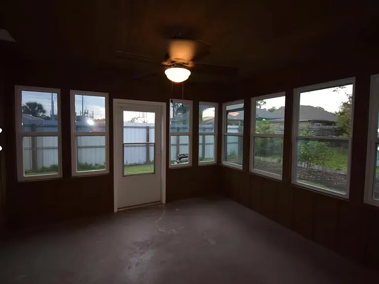 2328 Oakwood St — Photo 14