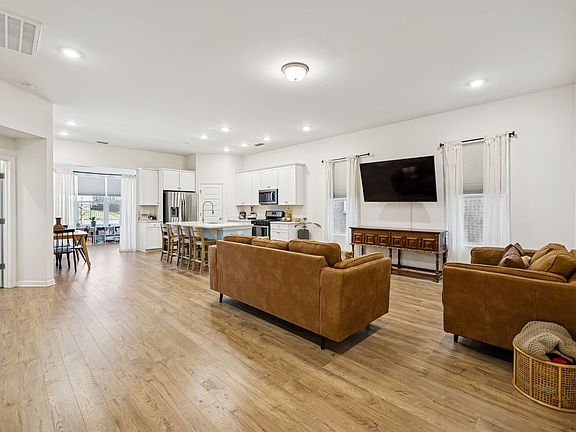 3rd image of 712 Copper Branch Rd