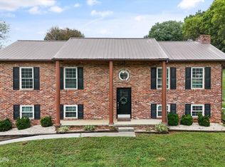 100 Foster Dr, Lenoir City, TN 37772