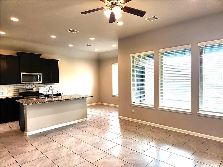 8519 Golden Field Dr — Photo 6