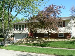 1102 Westchester Dr, Hanover Park, IL 60133