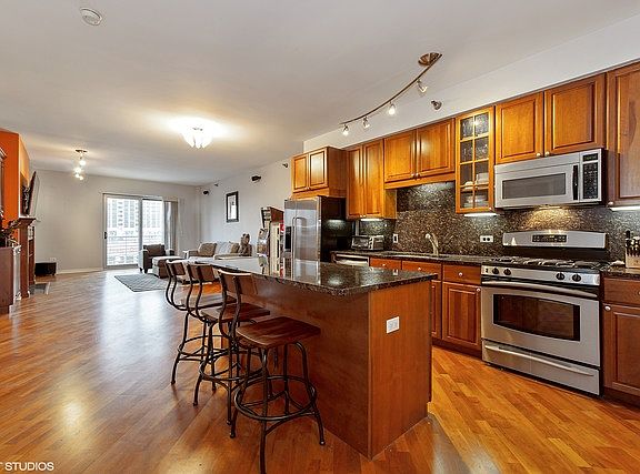 3rd image of 4350 N Broadway Ave #505NT