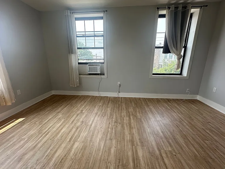 1713 S 22nd st — Photo 12