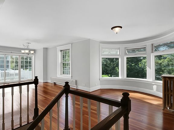 4th image of 89 N Pine Ave #2